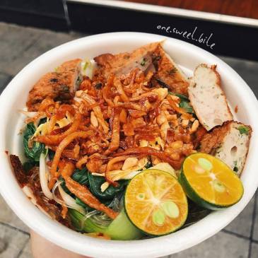 Ăn vặt phố đi bộ